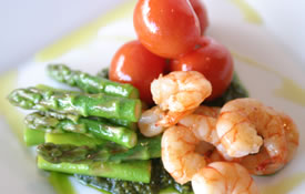 エビとトマトとアスパラガスの盛り合わせ